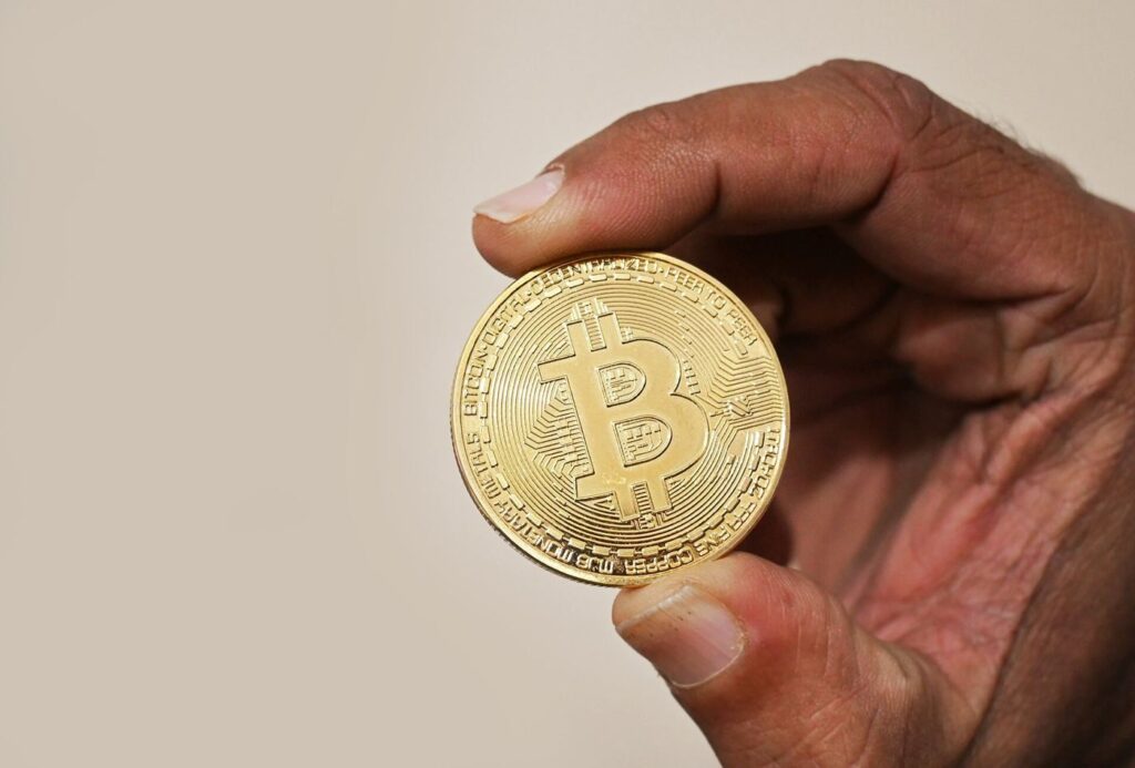 Paying with a smartphone using digital currency